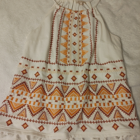 New Halter style top with beautiful embroidery - Picture 4 of 5